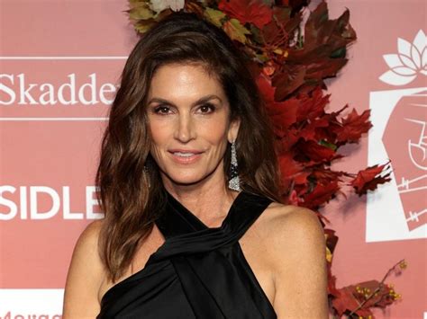 Cindy Crawford reveals why she posed nude for Playboy after。